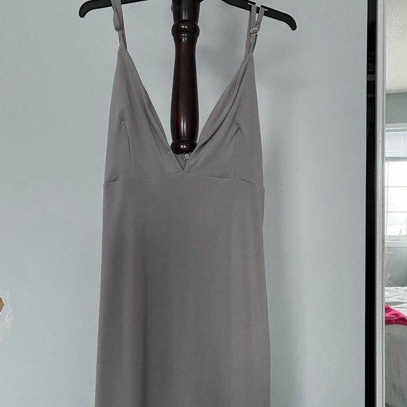 BEAUTIFUL LIGHT GREY MIDI DRESS😍 - Picture 1 of 4